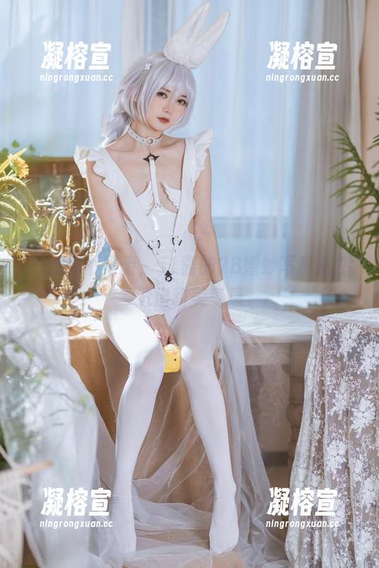 一点都不黑暗，51酱的2B婚纱写真居然透出甜美气息