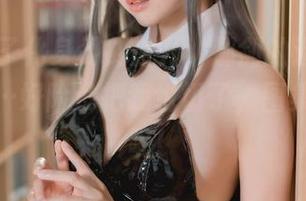 ElyEE子化身刀剑诗乃，那剑的造型我只想说……好险没把我也切了，图集很精彩呢！