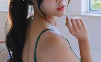 突然觉得，Habin夏彬(하빈)和灰丝的组合真有意思，原图也无圣光，似乎每一根纤维都在闲聊。
