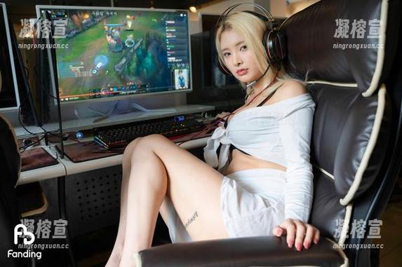 Hyoyeon(김효연)的Kawaii精选：小猫咪和泡泡糖的合集，好想咬一口。