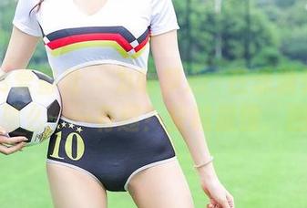 IMiss爱蜜社 - 为啥梦心玥在泳池旁边的氛围那么……有趣？快瞧原图，图片！