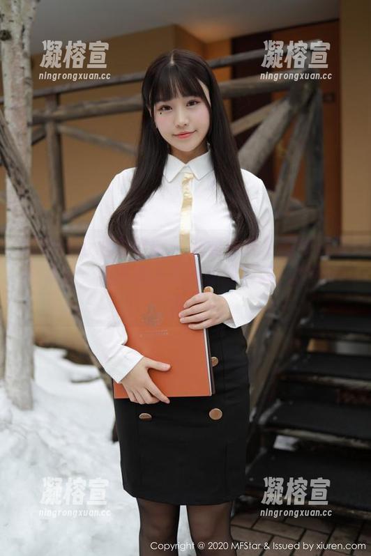MFStar模范学院-甜筒晓彤 MFStar模范学院 - 在甜筒晓彤的牛仔裤合集里,我竟陷入了穿搭的深渊,情不自禁。