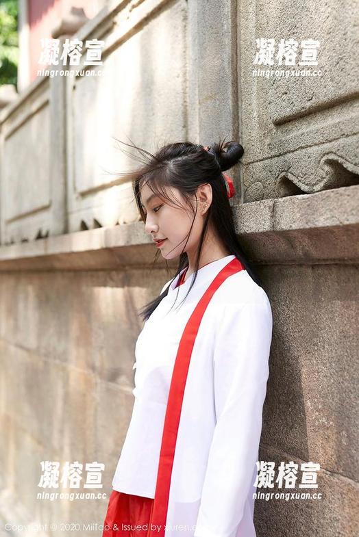 MiiTao蜜桃社 - 陆萱萱Cecilia的作品：爱、婚纱和外卖，完美搭配的三部曲
