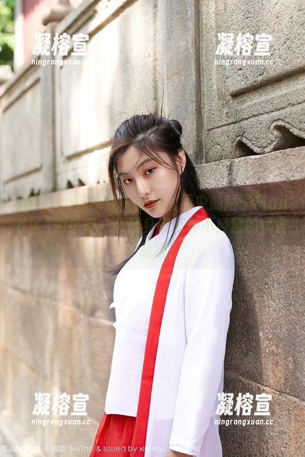 MiiTao蜜桃社-陌子Mandy MiiTao蜜桃社 - 短裙套图中的陌子Mandy,似乎每一个转身都有种不经意的优雅…是吧?