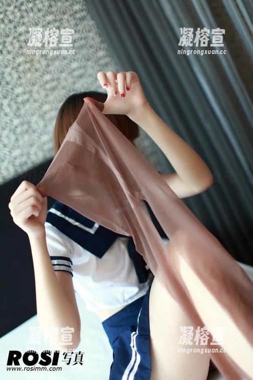 ROSI写真合集，希望你也能被这少女气息“洗脑”一下。