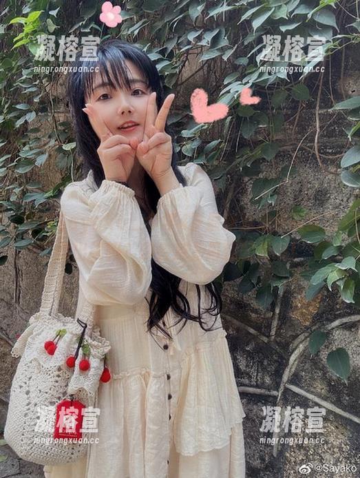 敢在Sayako＿今年4岁最新泳池作品前自信出镜吗？你会成为最佳配角哦！