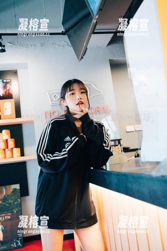 Sonson(손손)的透明旗袍女孩：一出场，资源就满分！