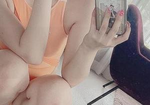 Tomiko(とみこ)的学妹照片，这组怎么那么容易让人转头啊？愣神的功力满分！