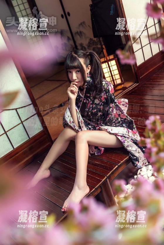 TouTiao头条女神 - 周熙妍的体操服：最新作品集里的每个细节堪比运动场上的小奇迹。
