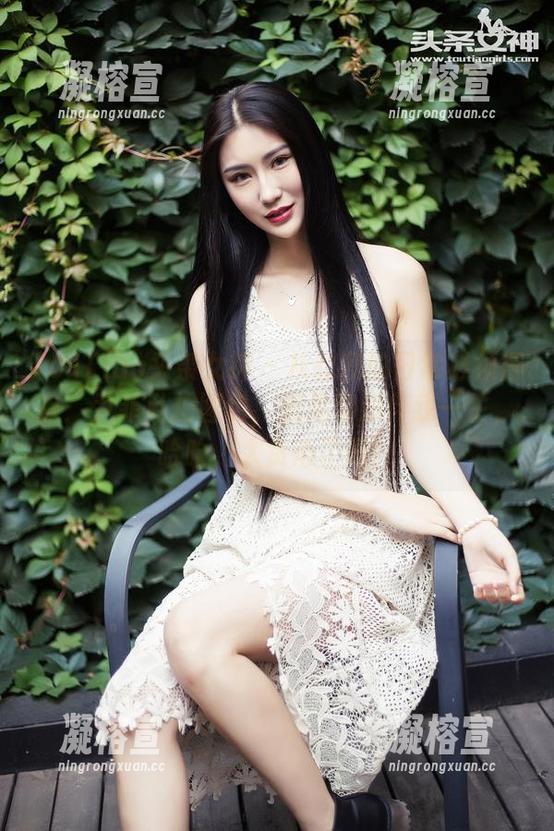 TouTiao头条女神 - 从此我的日常必须得有：尹菲私拍图包，温柔容颜伴我一生，哈哈，太贪心了吧！