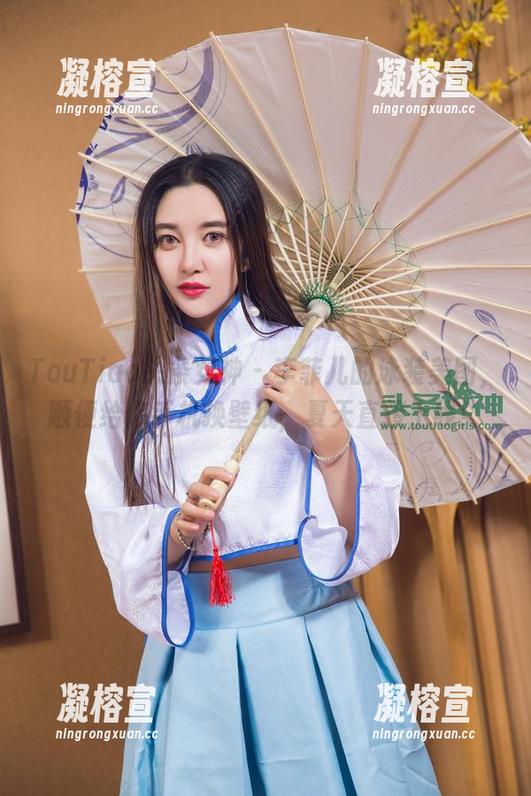 TouTiao头条女神-李菲儿 TouTiao头条女神 - 李菲儿的泳装美图,顺便给你手机换壁纸,夏天直接上线!