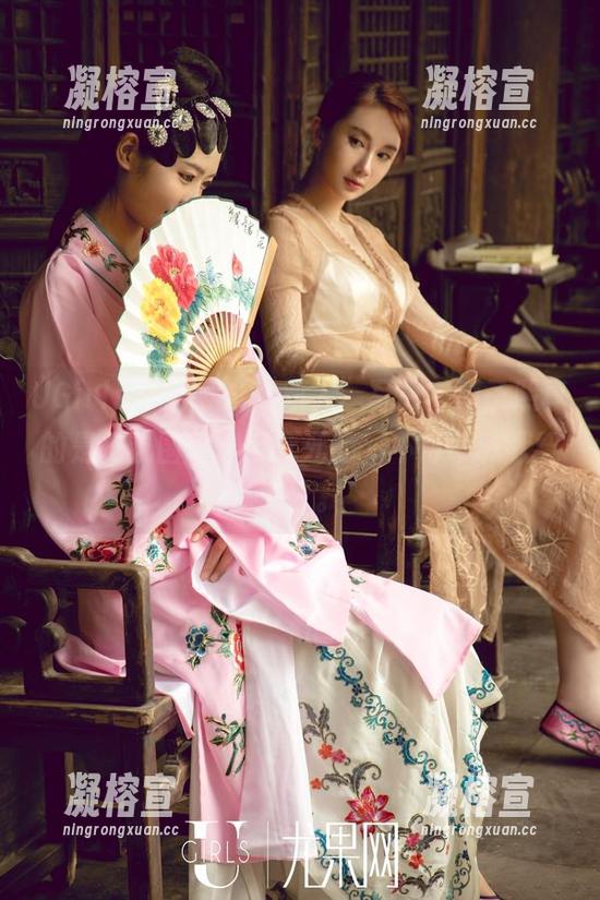 UGirls尤果网 - “双人”写真，游子熙真的是把氛围拿捏得死死的，不得不说默契满分。