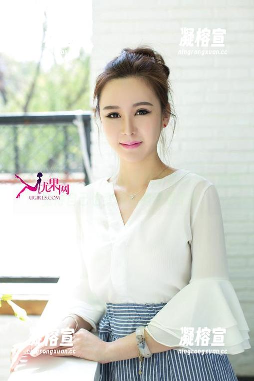 UGirls尤果网 - 透过谭晓彤的照片，隐隐觉得自己也变得稍微透明了些。