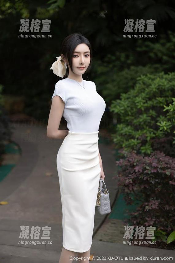 XIAOYU语画界-程程程 XIAOYU语画界 - 路边的惊鸿一腿,程程程的免费图册让美女和车共同发光!
