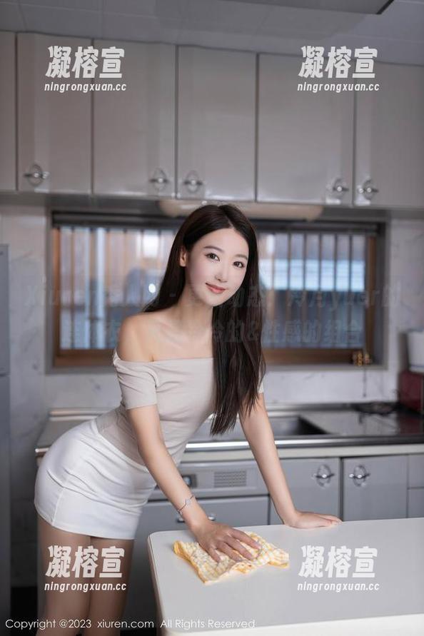 Xiuren秀人网-冷月yuer Xiuren秀人网 - 更新动态:冷月yuer的连体衣,又是冷冷的&性感的组合