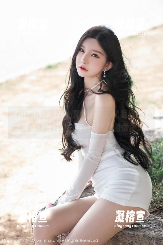 Xiuren秀人网 - 精选图集：尤妮丝Egg在毛衣中展现的，竟然是隽永的懒散风！