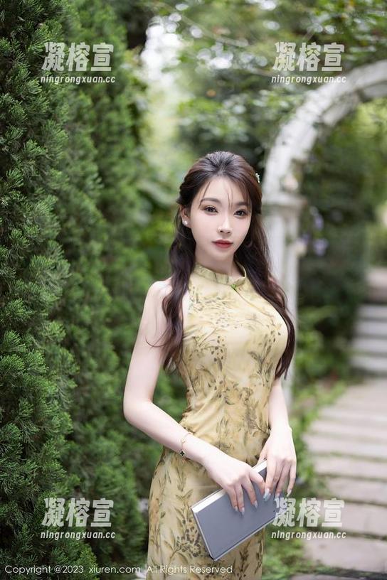 Xiuren秀人网 - 更新啦！文芮jeninfer少女图集，这特有的气质，简直像在撒娇，恨不得给她撑把伞。