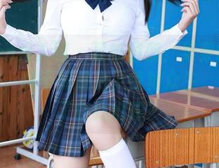 Xiuren秀人网 - 最新图册:果果Nikki的礼服,真不知是为了惊艳众生,还是为了自我炫耀?
