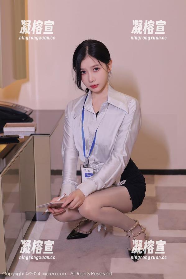 Xiuren秀人网 - 芝芝booty的毛衣美图分享，这种资源我可以一直看下去啊，哈哈！