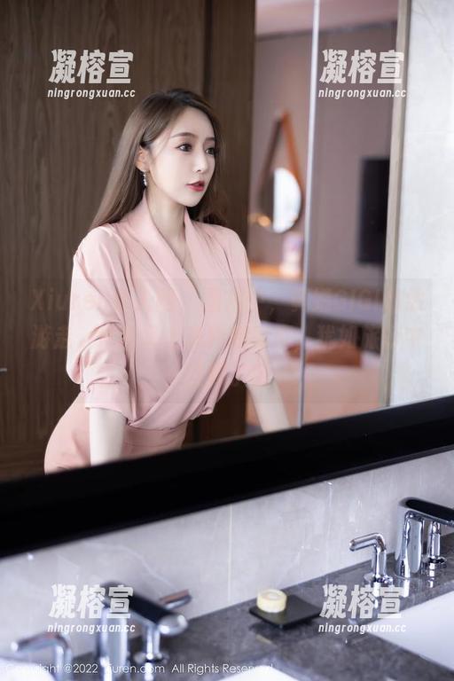 Xiuren秀人网-黄婧GIGI Xiuren秀人网 - 图片中,黄婧GIGI悠然游走,作品又上升到新高度,犹如旅行中捡到了宝