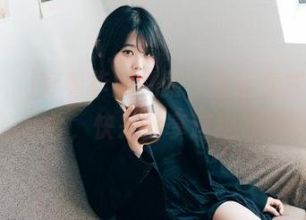 Zia(지아)穿着华丽礼服，图库变成了时装秀的后台，快来分享这绝妙的趴！