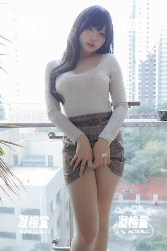 nyako喵子大魔王 nyako喵子大魔王的夏日计划:评测向日葵比基尼,图包也太有趣了吧?