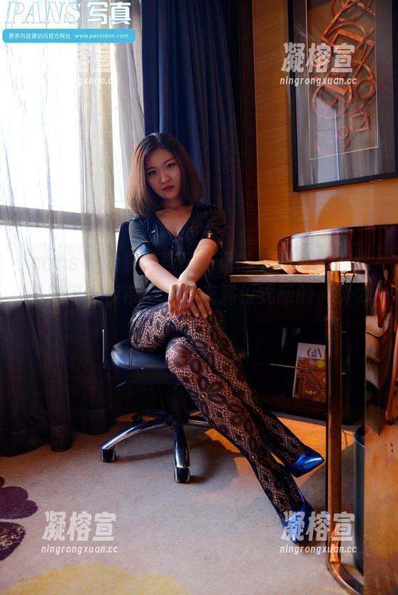 pans-美惠子 pans - 分享美惠子奇葩的礼服套图,看她如何在夜市中穿出充满仪式感的‘卖力’!