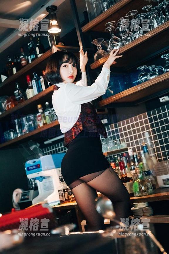 yeeun孙乐乐 就在这里!yeeun孙乐乐的职业装cos,原图就像是上班的皮肤!