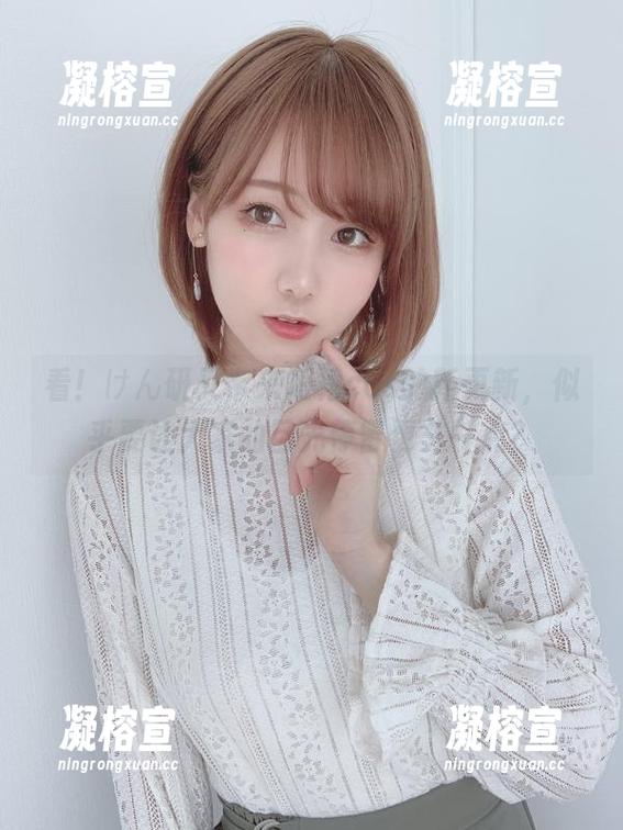 看！けん研又带来短裙cos的新更新，似乎要让大家的目光停留更久一点？