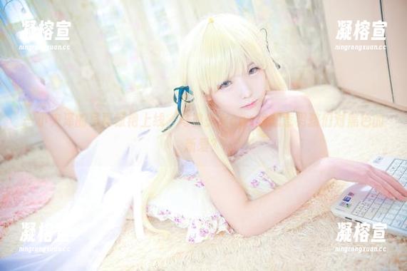 一小央泽的写真惊艳上线，乌鸦少女cos是想惹男孩们对黑色的新爱？