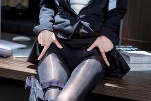看“九柒喵”女孩的原图合集,心里挺复杂的,如此的隐晦又不失直白。