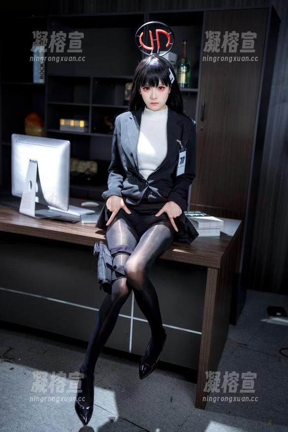 看“九柒喵”女孩的原图合集，心里挺复杂的，如此的隐晦又不失直白。