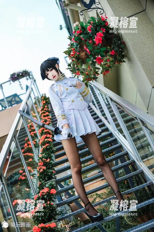 明明是护士服，五更百鬼的照片合集却给了我不一样的联想，真微妙哦。