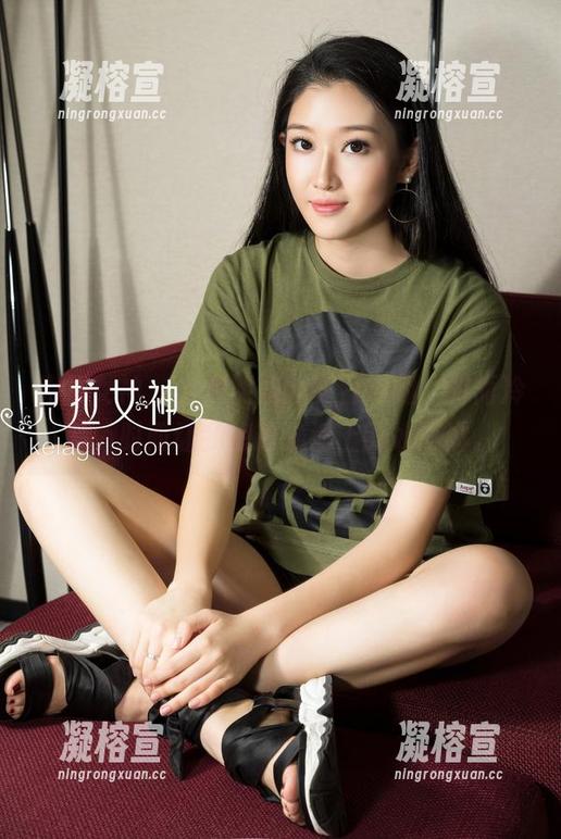 克拉女神-熙妍 克拉女神 - 全套熙妍的夏日闲趣,时而冷静,时而让我想起沙滩上的冰淇淋。