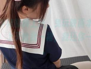 红白水手裙福利上线，兔玩映画本季的写真设定：上天给我一裙，我还你一个春天。