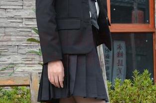 初夏女神 - 优雅与运动的完美震撼,依依的邻家女孩写真合集!