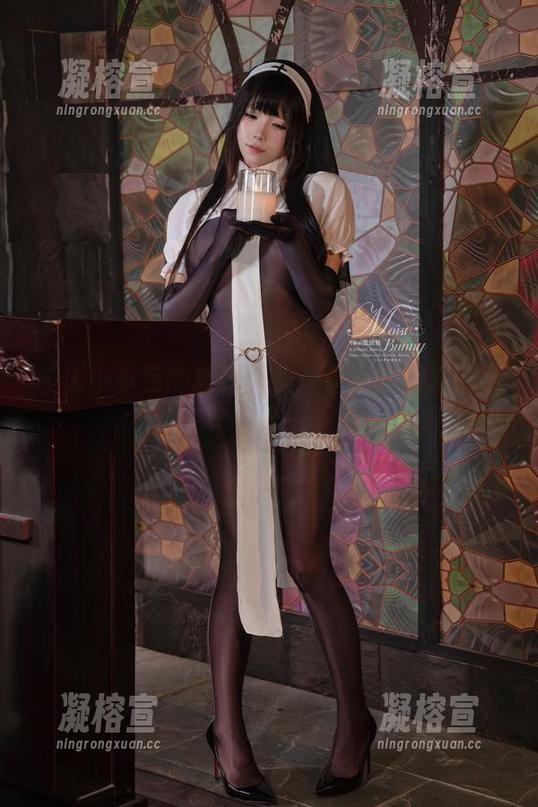 咬人小小兔 咬人小小兔的红裙图集:专属时间旅行精选