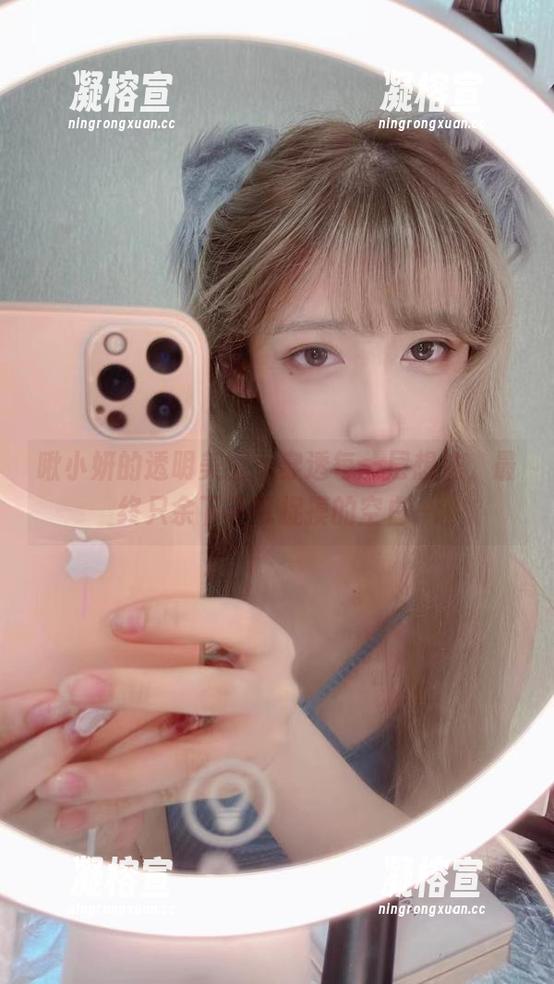 啾小妍 啾小妍的透明美图,穿透每一层想法,最终只余下不可捉摸的空白~
