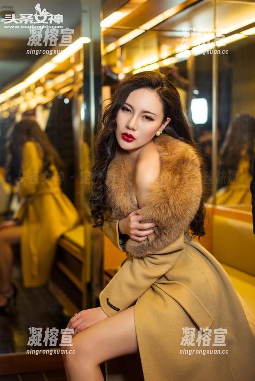 头条女神 - 定价为零，JennyR的丝袜原图，刚刚好。