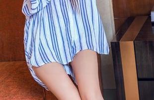 头条女神 - 古丽苏·阿依木泳装写真:适合趴在沙滩上迷失自我的视线
