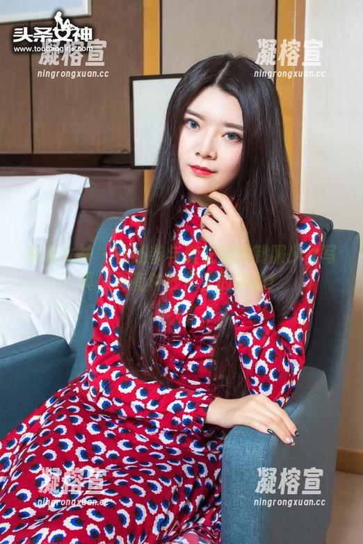 头条女神-樊安妮 头条女神 - 在线参与樊安妮的制服少女写真,真有种抄作业的冲动!