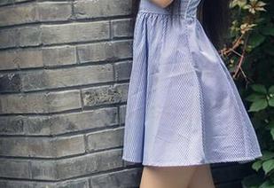 头条女神 - 咳咳,私房小趣事:看语溪在天台的图集,随便一pose就好像很高深。