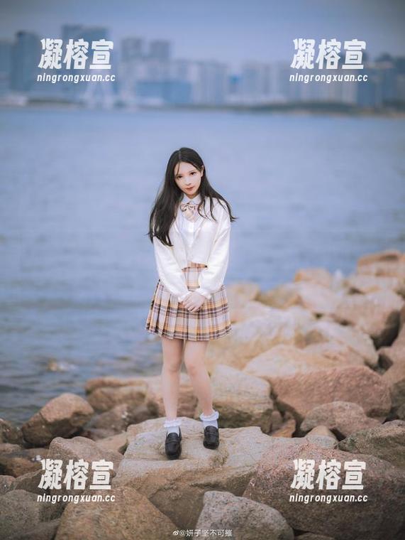 妍子坚不可摧照片集“更新”——小叽又来捣蛋了！