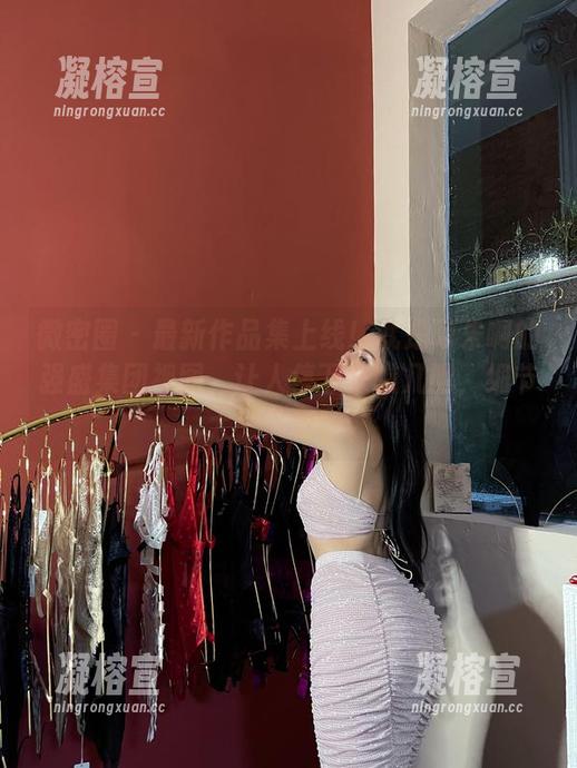 微密圈 - 最新作品集上线！就是阿朱啊的强盛集团视图，让人停下来瞧几眼，细节太耐人寻味。
