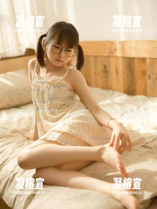 幼水铃衣 一直停留在幼水铃衣的Airi原图上,恍惚中以为自己也成为了这画面的一部分。