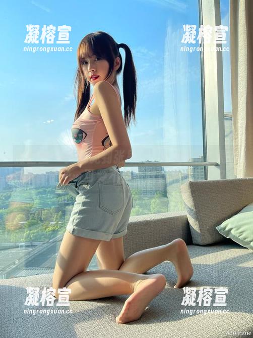 微密圈 - 我又见到张思允nice的吊带黑丝原图了……可要不要下载，再想想呗？