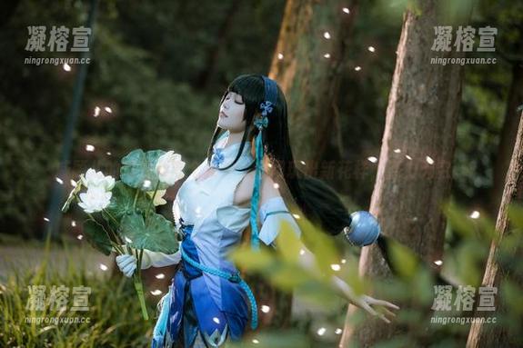 戚顾儿的写真里有个女神，套图玩出新花样，潜力无穷。
