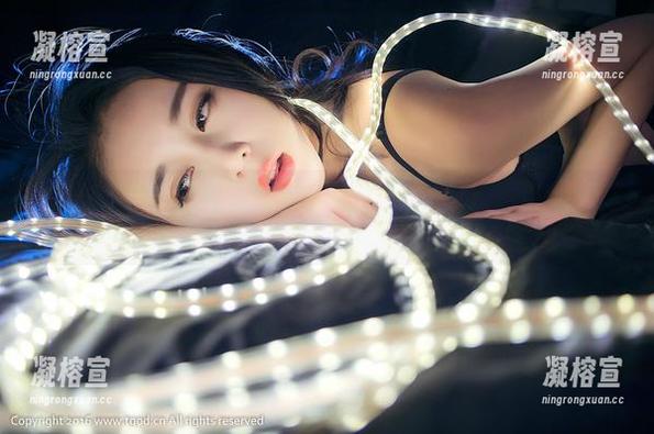 推女神-梁莹Sugar 推女神 - 梁莹Sugar的户外美图,私房气息扑面而来,快点再来一组。