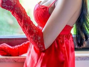 推女神 - 高清之所以高清,谭晓彤当女王后的每一个眼神不容小觑。