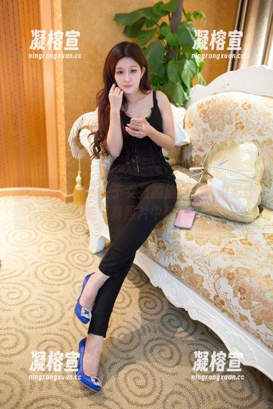 推女郎-田芯娜 推女郎 - 一场关于女孩的旅行:在田芯娜的写真照片中迷路